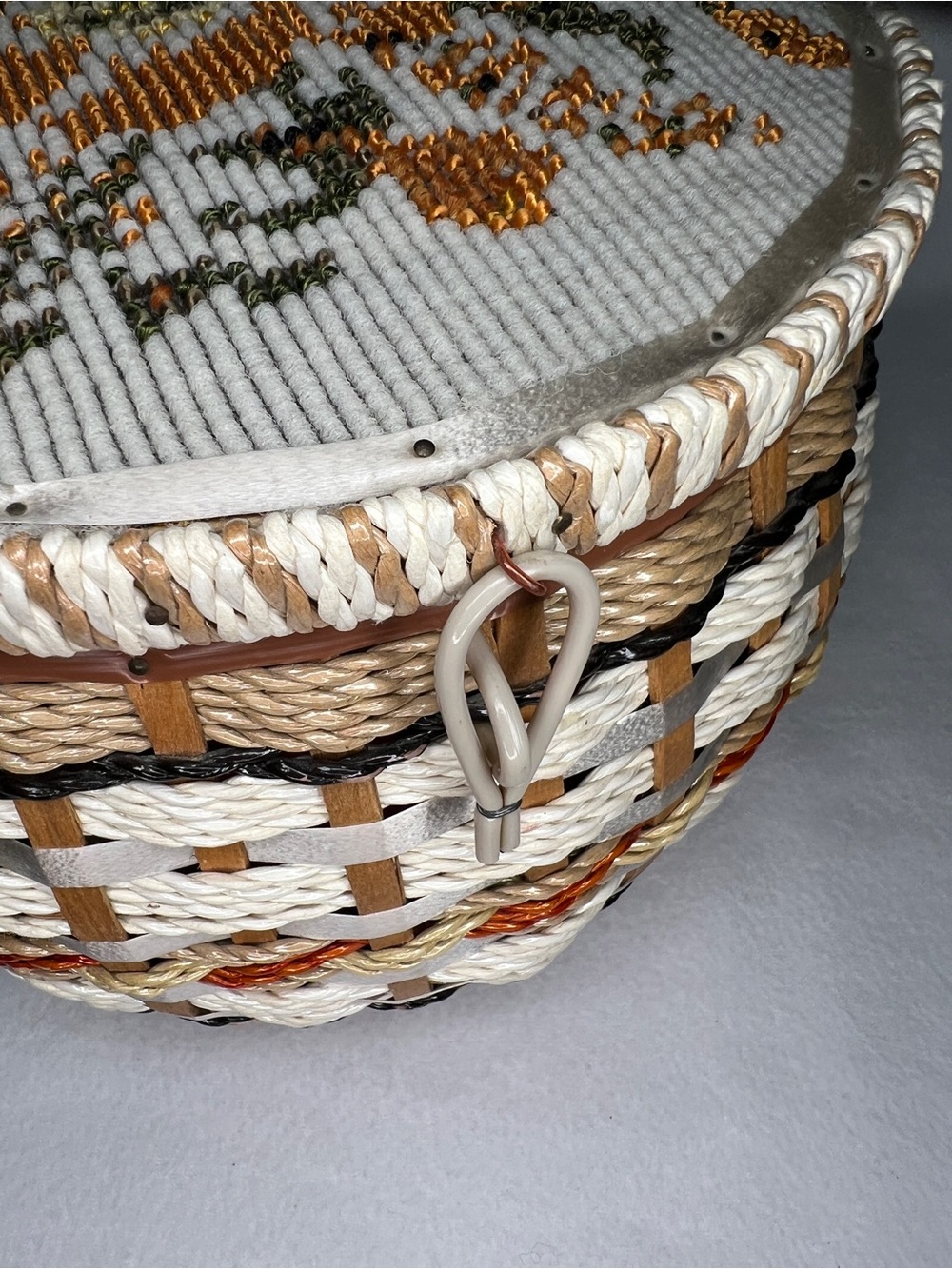 Vintage Japan 70’s Handwoven Floral Needlepoint Basket Purse - Cream & Mustard - Picture 3 of 11